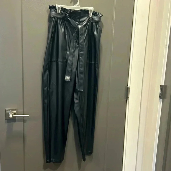 BAR III FAUX BLACK LEATHER WOMANS HIGH RISE BELTED PANTS SLACKS CLASSY SHARP FUN - Picture 1 of 10